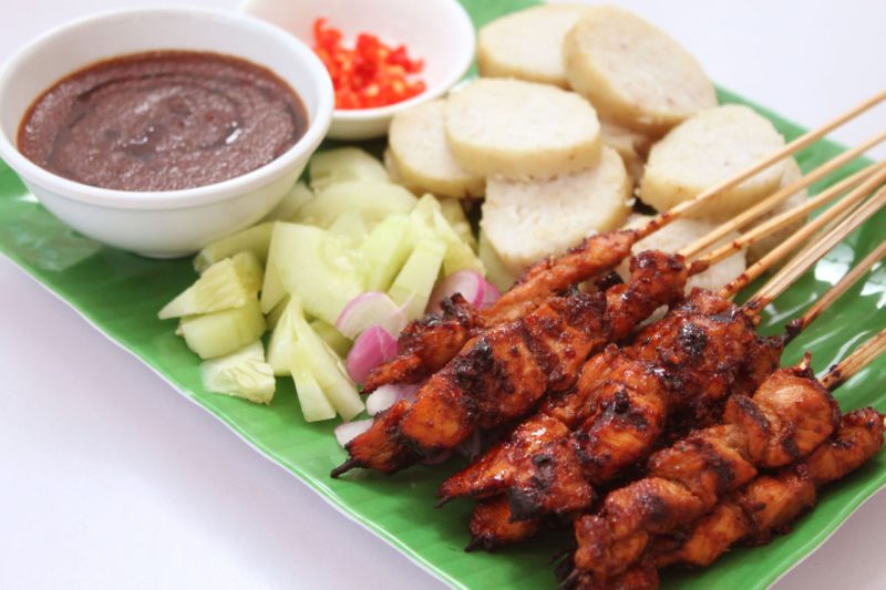 lontong + sate ayam