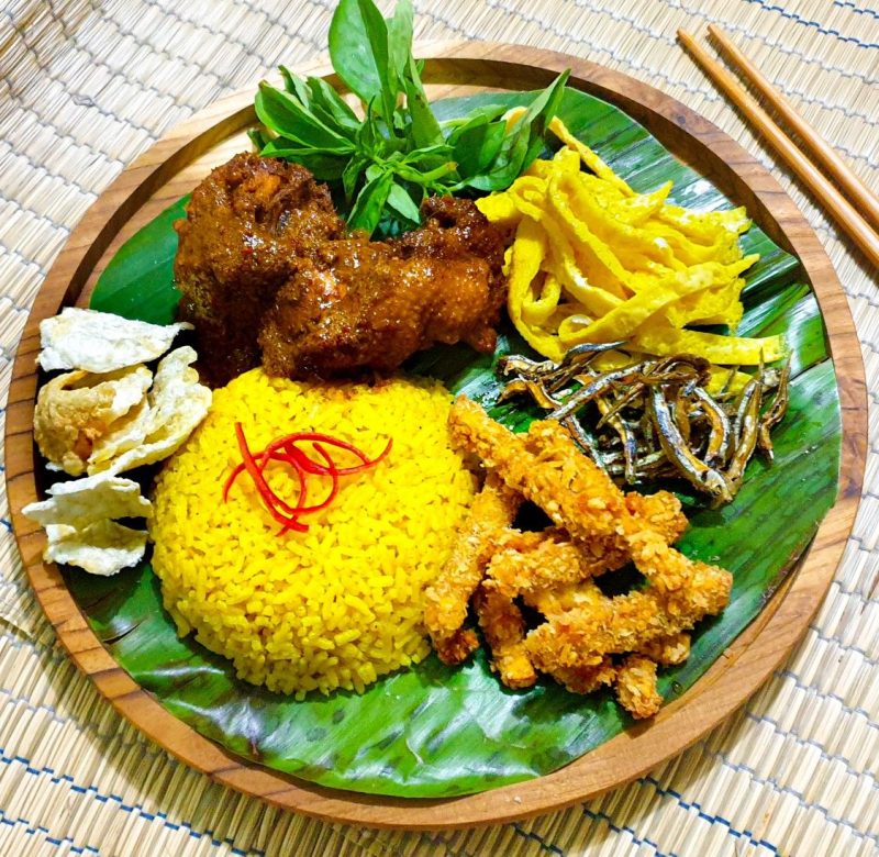 nasi kuning rendang/ayam